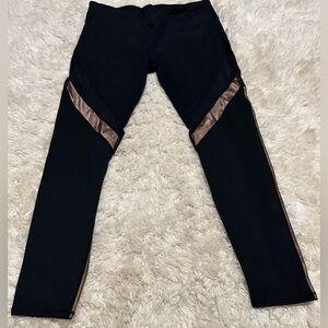 Fabletics Women’s Size Large Black Leggings with Bronze Stripes EUC